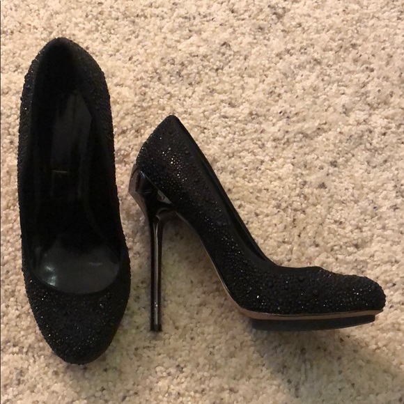 Black Crystal BCBGMAXAZRIA Heels in size 6. - Picture 1 of 7